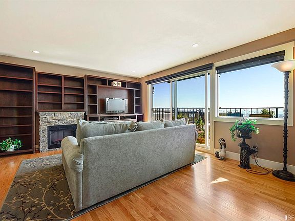 3rd image of 20 Parkridge Dr APT 5