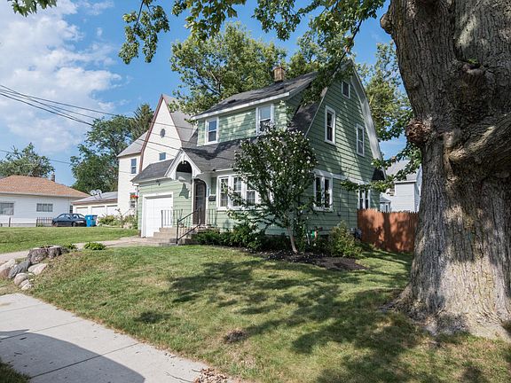 4th image of 1912 Berkley Ave SW