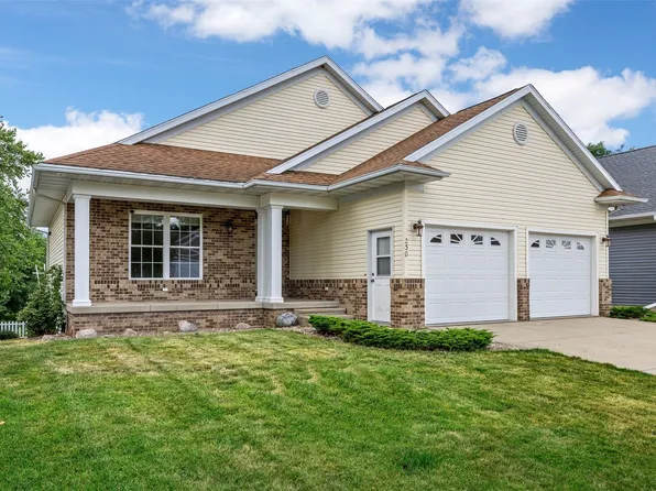230 S Blairsferry Xing, Hiawatha, IA 52233