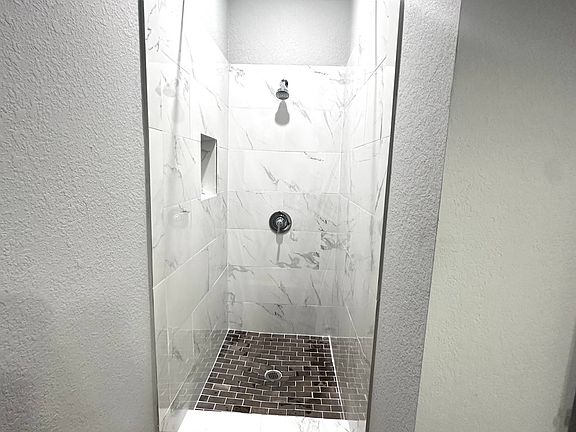 5th image of 5049 Van Fleet St #B