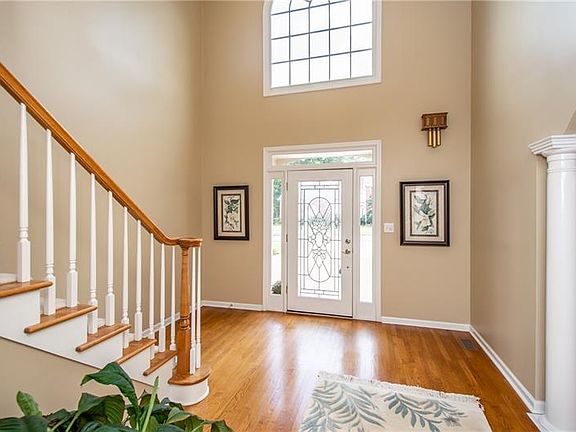 2nd image of 5017 Winding Hills Ln