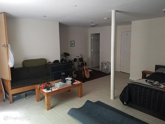3rd image of 108 Martin Luther King Jr Pl APT 1R