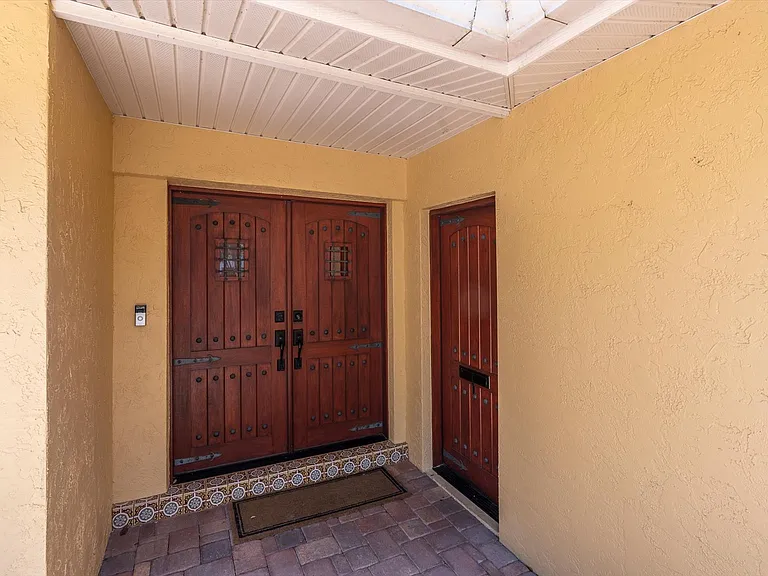 5810 Bahama Shores Dr S — Photo 4