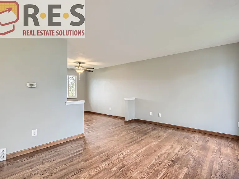 4733 S Willow St — Photo 10