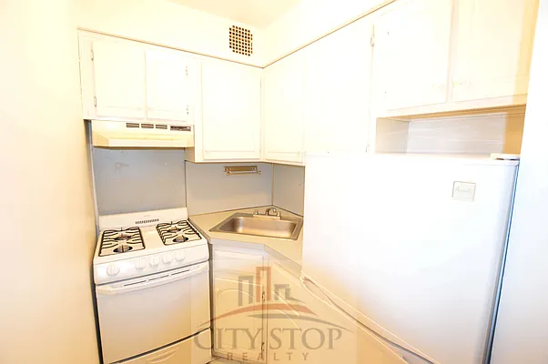 Rented by City Stop Realty | media 18