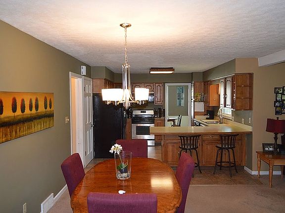 Open kitchen to family room