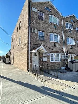 3rd image of 584 New York Ave