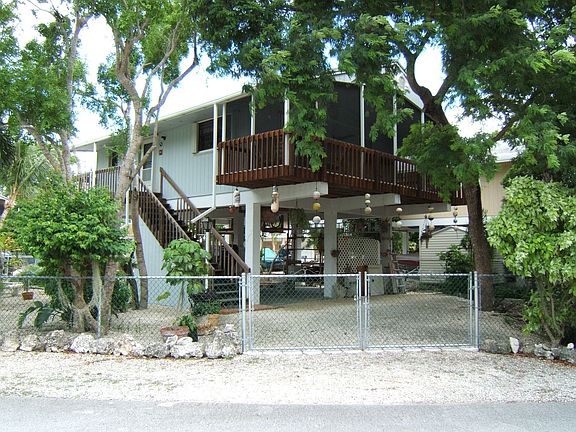 Porch with nature setting