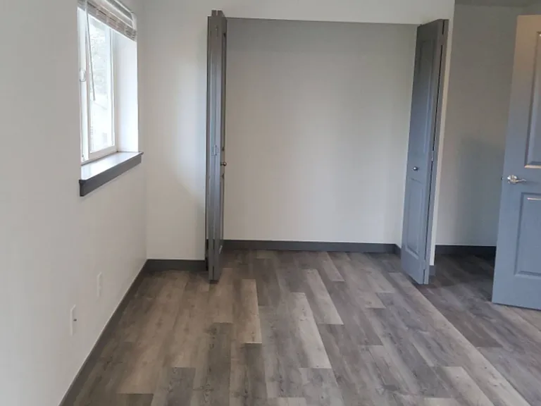 1611 Lakeway Dr — Photo 15