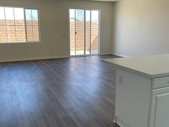 3rd image of 3367 Honeysuckle Ave