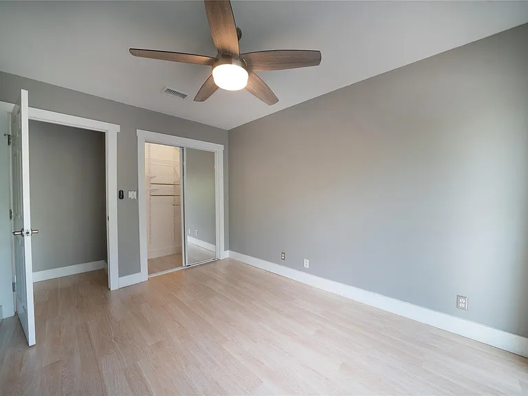 500 E Riverside Dr #242 — Photo 22