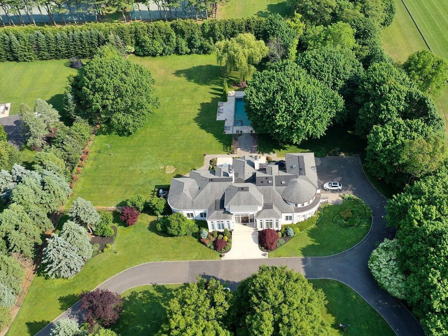 4 Polo Drive, Glen Head, NY 11545 | MLS #3482773 | Zillow