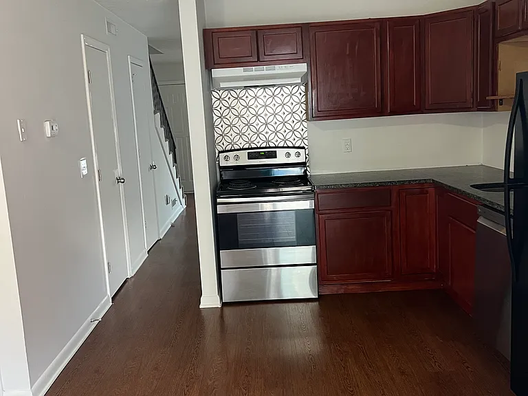 1008 Hickory Hill Ln — Photo 6