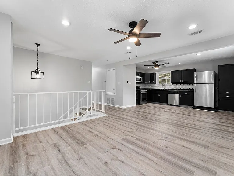 2 Ground Brier Ct — Photo 4