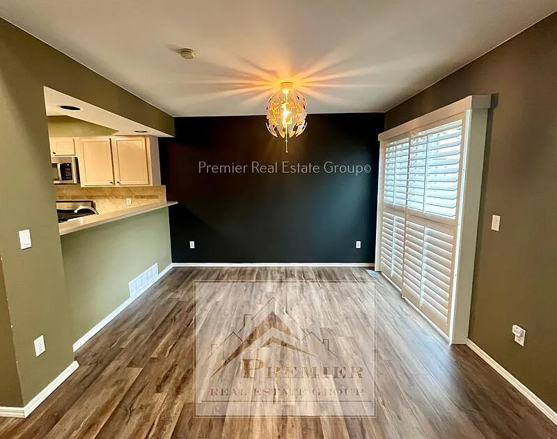 3 bed, 3.5 bath, 1930 sqft, $2,000 — Photo 3
