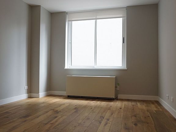 4th image of 560 W 43rd St APT 4D