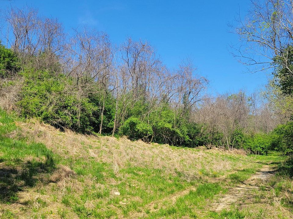 2nd image of 233 Season Hill Farm Ln