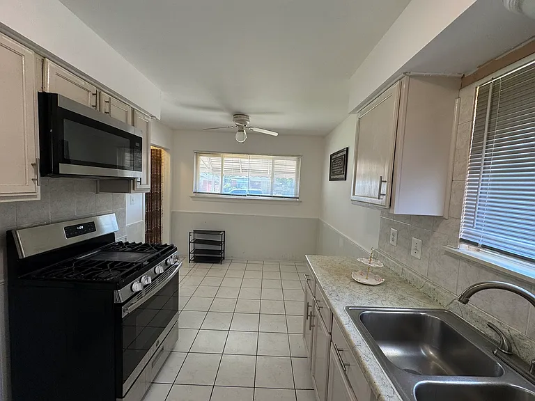 8847 Woodbine — Photo 13