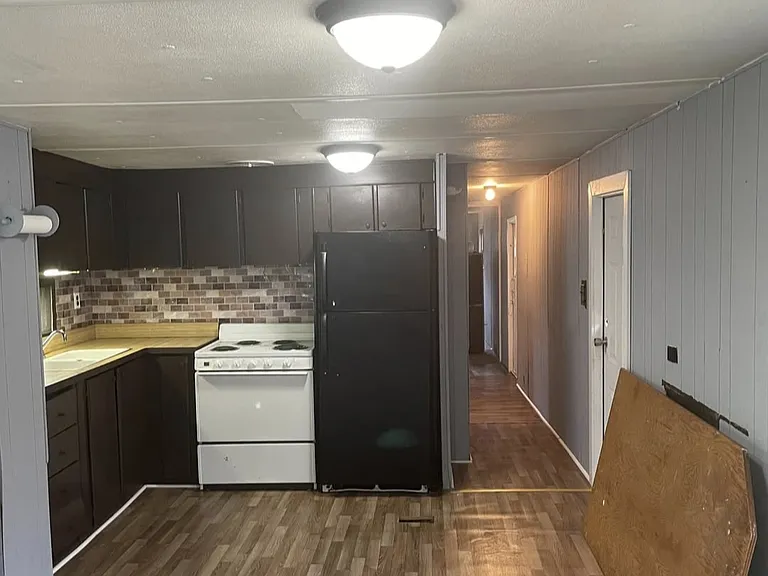 21 Dallas Mobile Home Park #21 — Photo 2