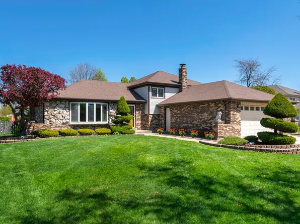20W518 Elizabeth Dr, Downers Grove, IL 60516