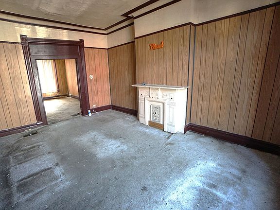 2nd image of 2751 W Maypole Ave