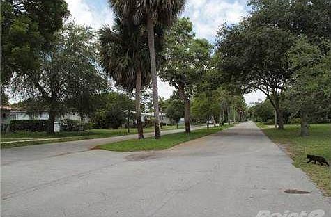4th image of 162 NE 109th St