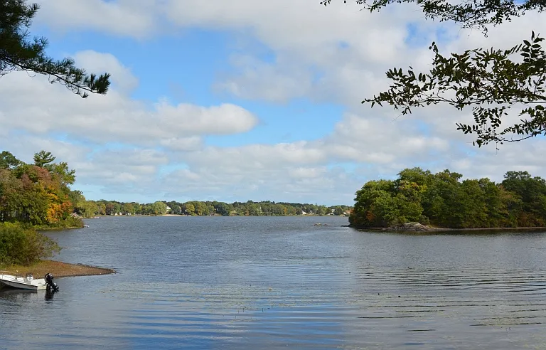 Stone Run sits just Minutes from Whitman Pond