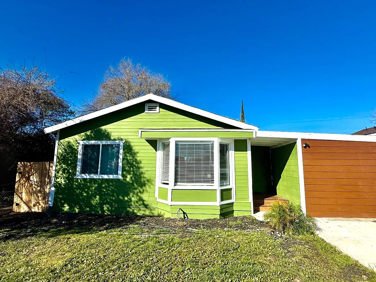 1805 Vernon Ave photo 1