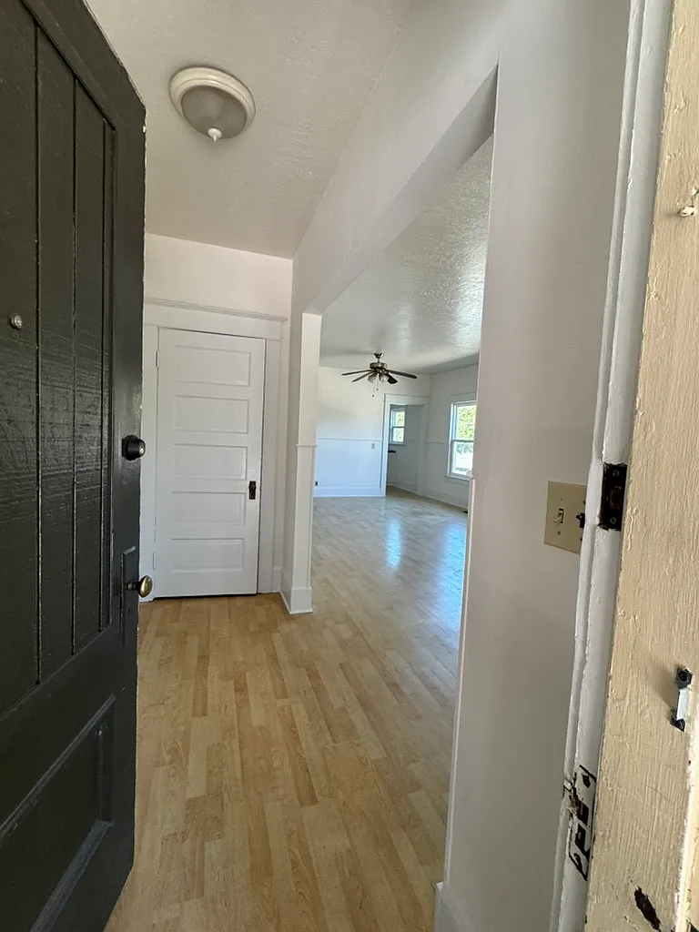 1 bed, 1000 sqft, $1,950 — Photo 2