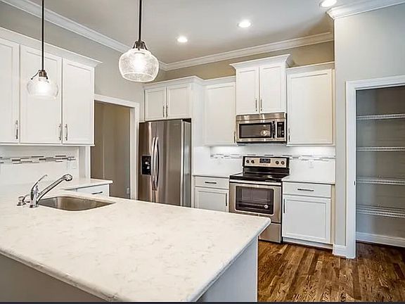 3rd image of 841 Breeding Ave #1
