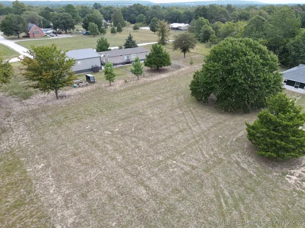 18 E 1168th Rd, Eufaula, OK 74432