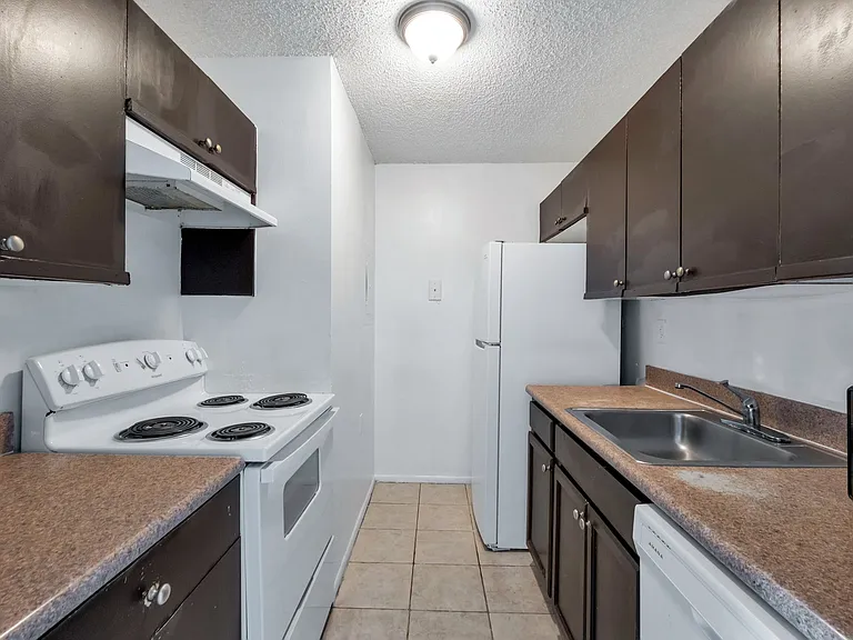 1153 Lake Victoria Dr #I — Photo 6