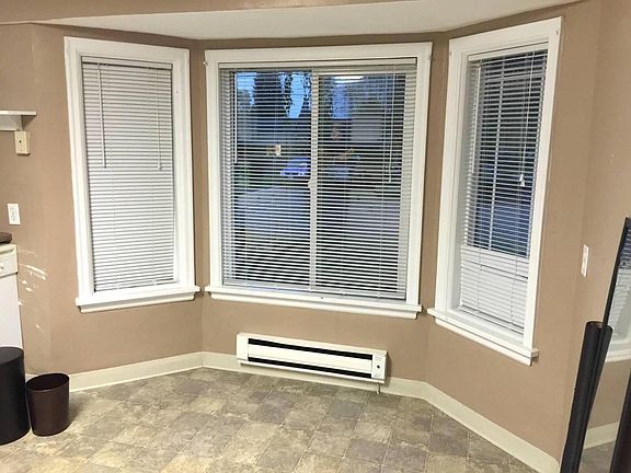 Bay window dining area