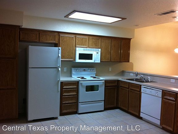2nd image of 915 Daisy Dr Unit B