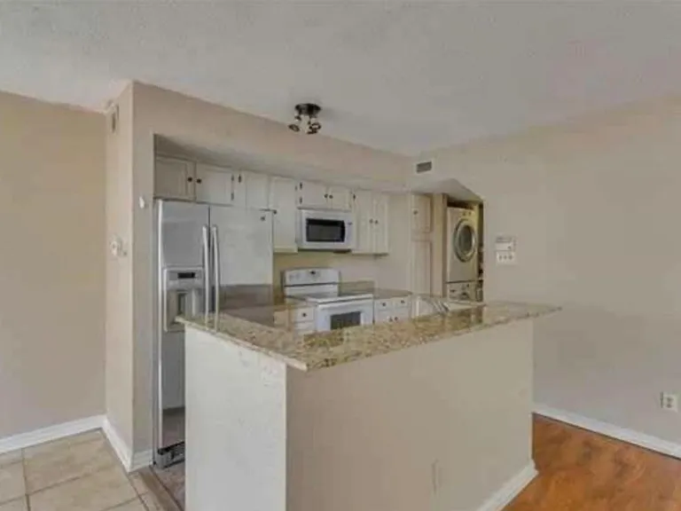 9803 Walnut St #205 — Photo 6