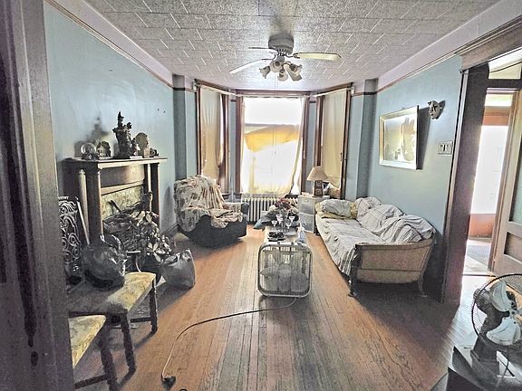 4th image of 1908 W Cuyler Ave
