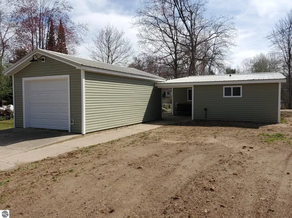 4390 N Eberhart Ave, Harrison, MI 48625