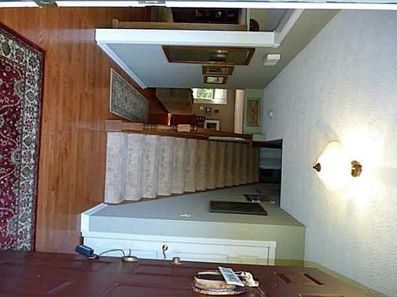Entry/Foyer.