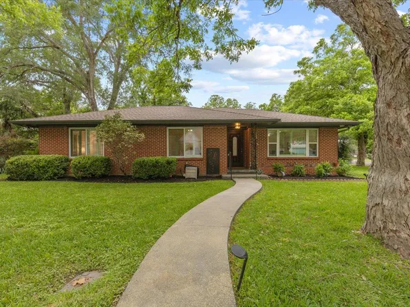 607 Short St, Smithville, TX 78957