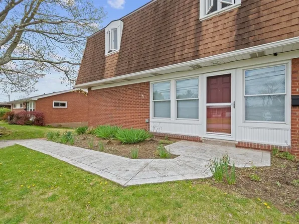 41 Woodridge Dr, Carnegie, PA 15106