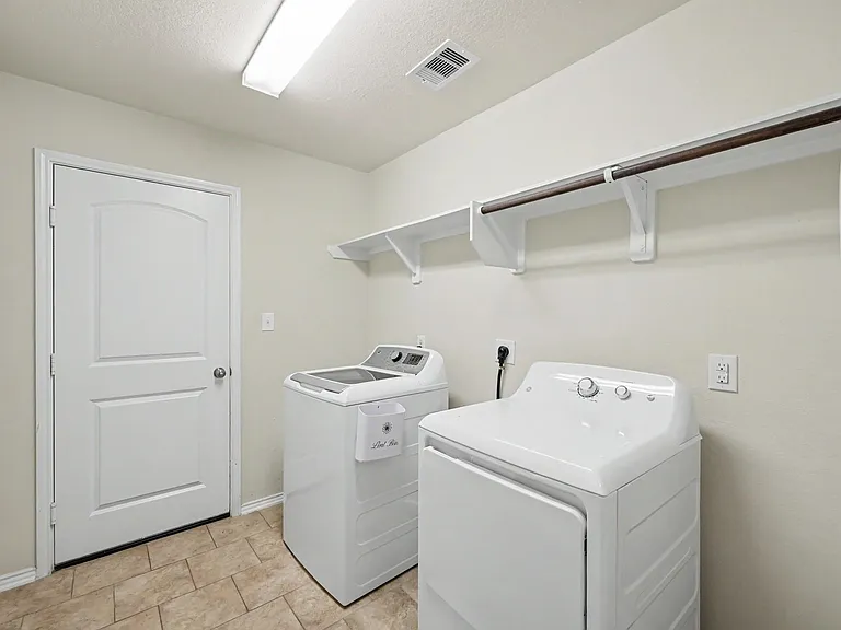 1061 Shadow Bend Ct — Photo 14