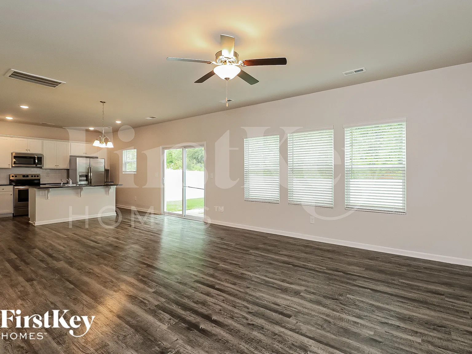 4 bed, 2.5 bath, 2106 sqft, $2,425 — Photo 4