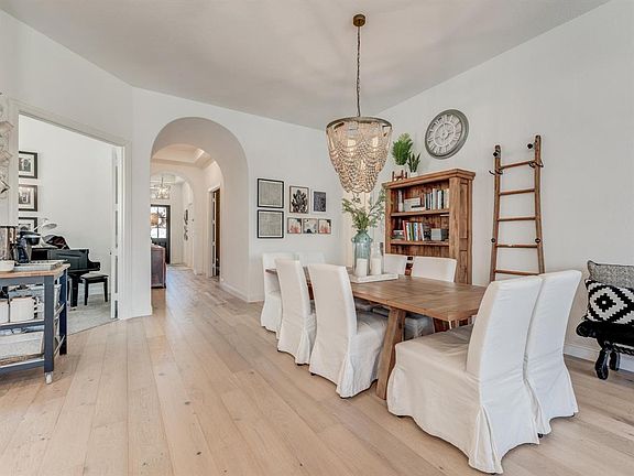 5th image of 1137 Broadmoor Way