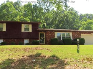 611 Fitzhugh St, Ravenswood, WV 26164