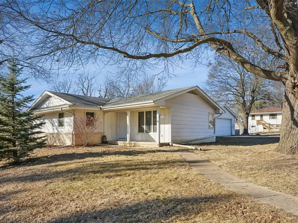 1200 W Clinton Ave, Indianola, IA 50125