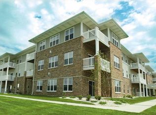 3940 S Prairie Hill Ln, Milwaukee, WI 53228