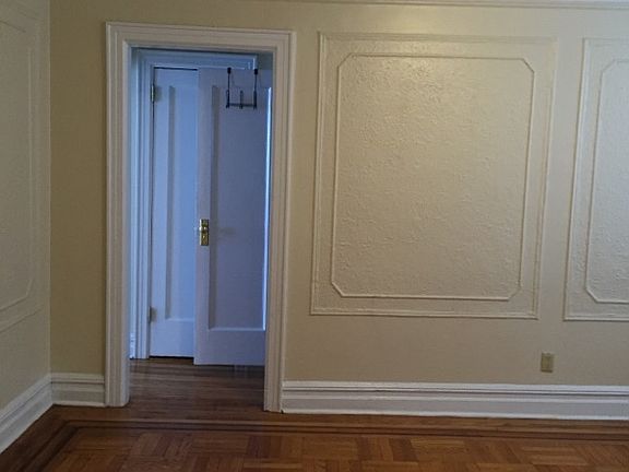 4th image of 2805 33rd St #3E