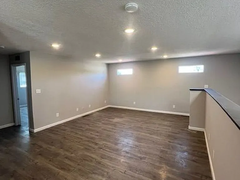 411 Manzano St NE #A — Photo 10