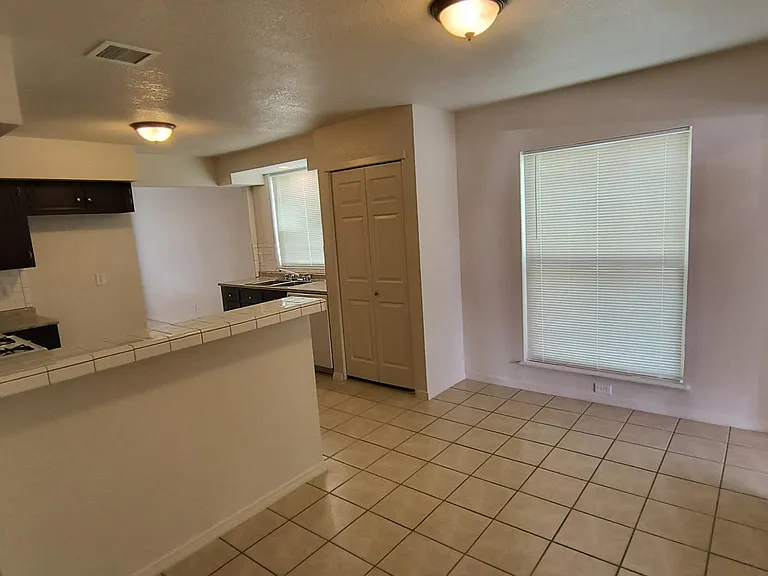 10406 Ashwood Dr — Photo 5