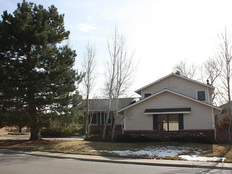 3852 E Irwin Pl — Photo 2